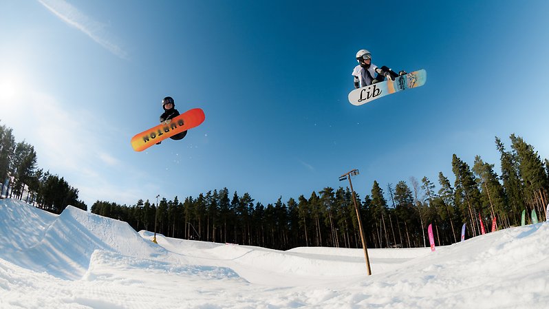 Sol och bra stämning ramade in lägret i Källviksbacken. Foto: Daniel Bernstål.
